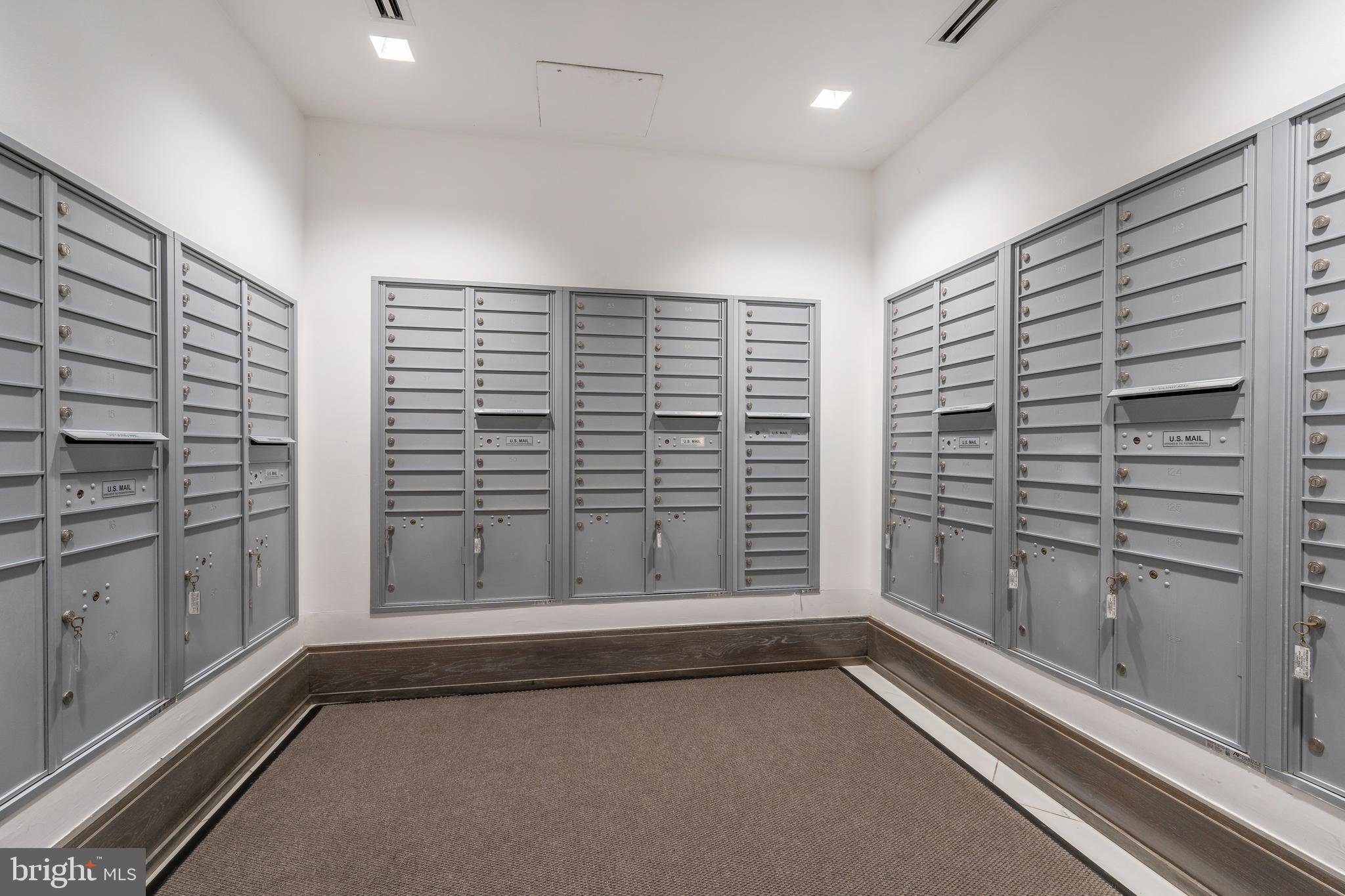 202-10 W Rittenhouse Sq #1208