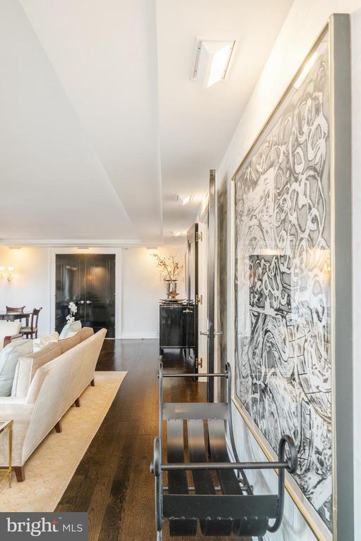 202-10 W Rittenhouse Sq #1208
