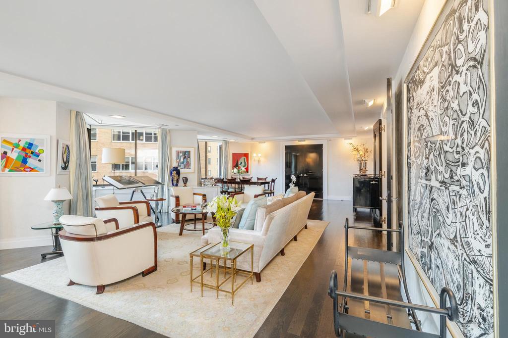 202-10 W Rittenhouse Sq #1208