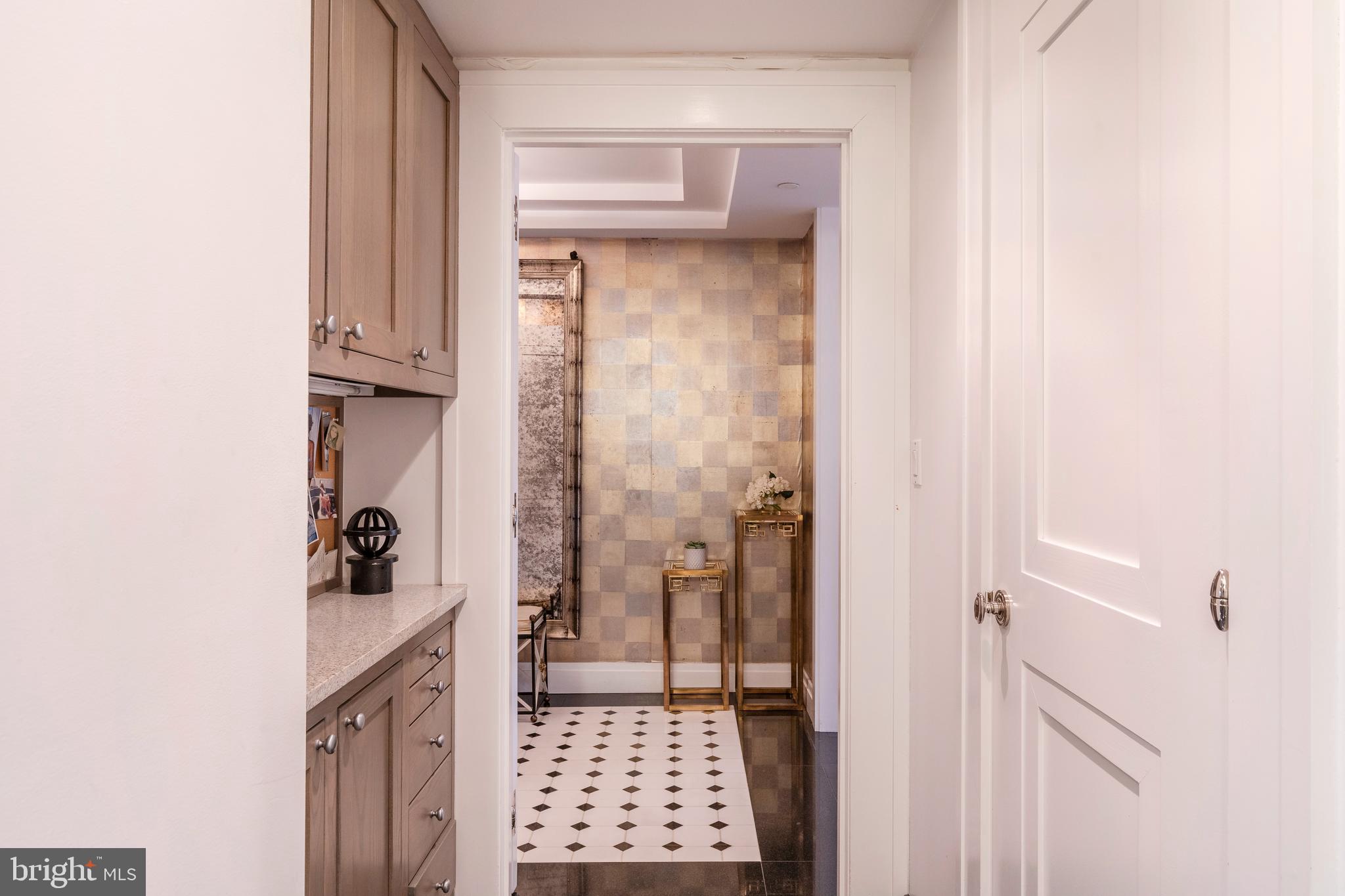 202-10 W Rittenhouse Sq #1208