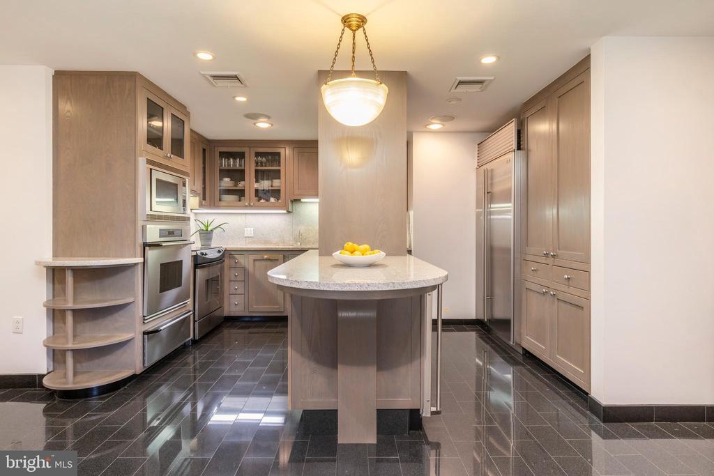 202-10 W Rittenhouse Sq #1208