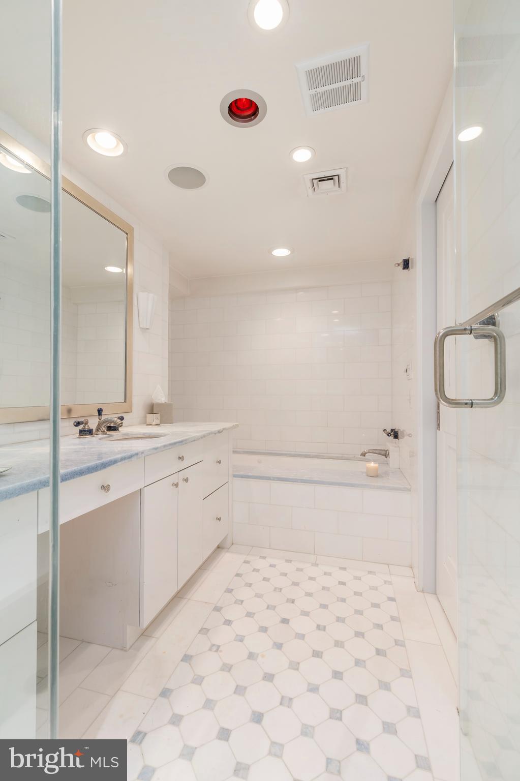 202-10 W Rittenhouse Sq #1208