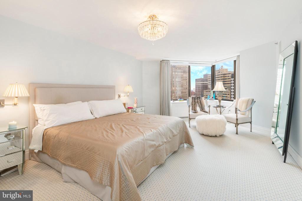 202-10 W Rittenhouse Sq #1208