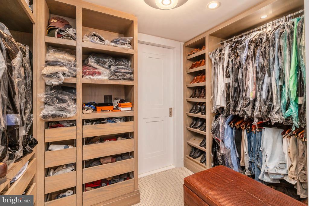 202-10 W Rittenhouse Sq #1208