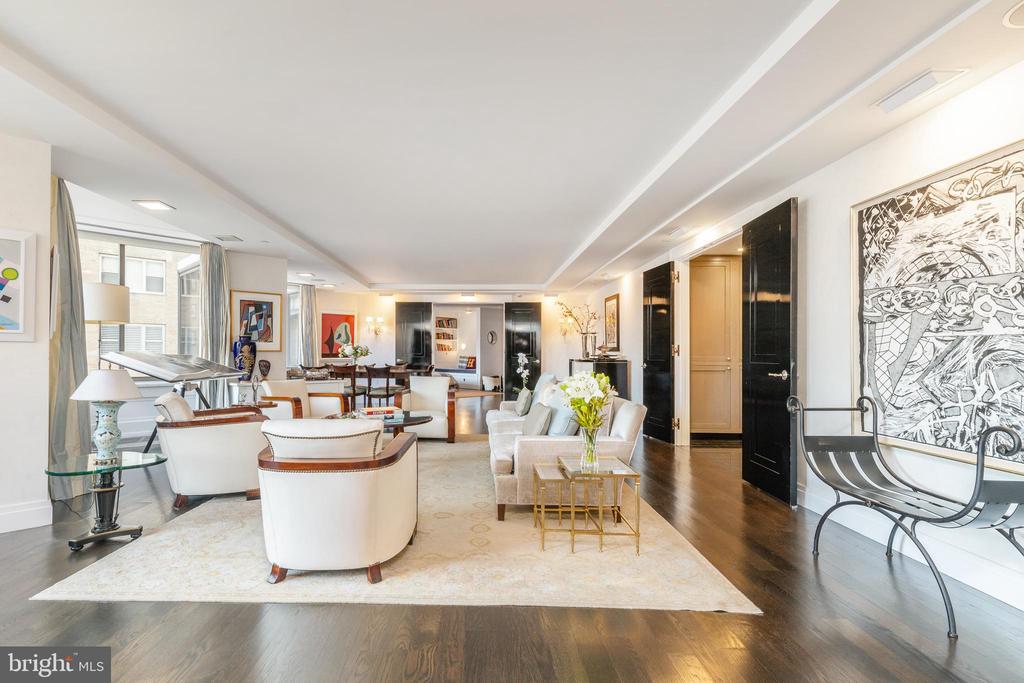 202-10 W Rittenhouse Sq #1208