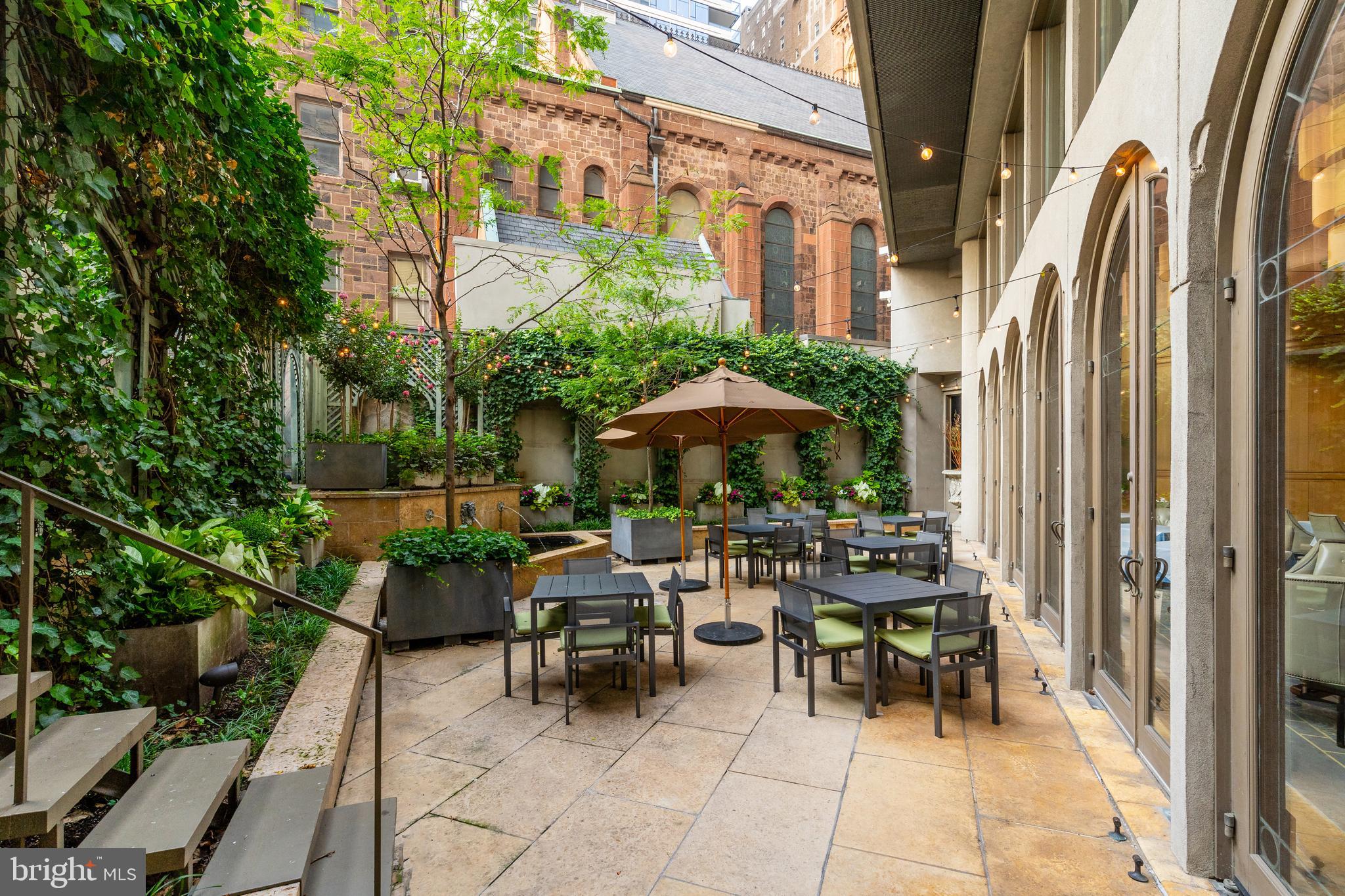 202-10 W Rittenhouse Sq #1208