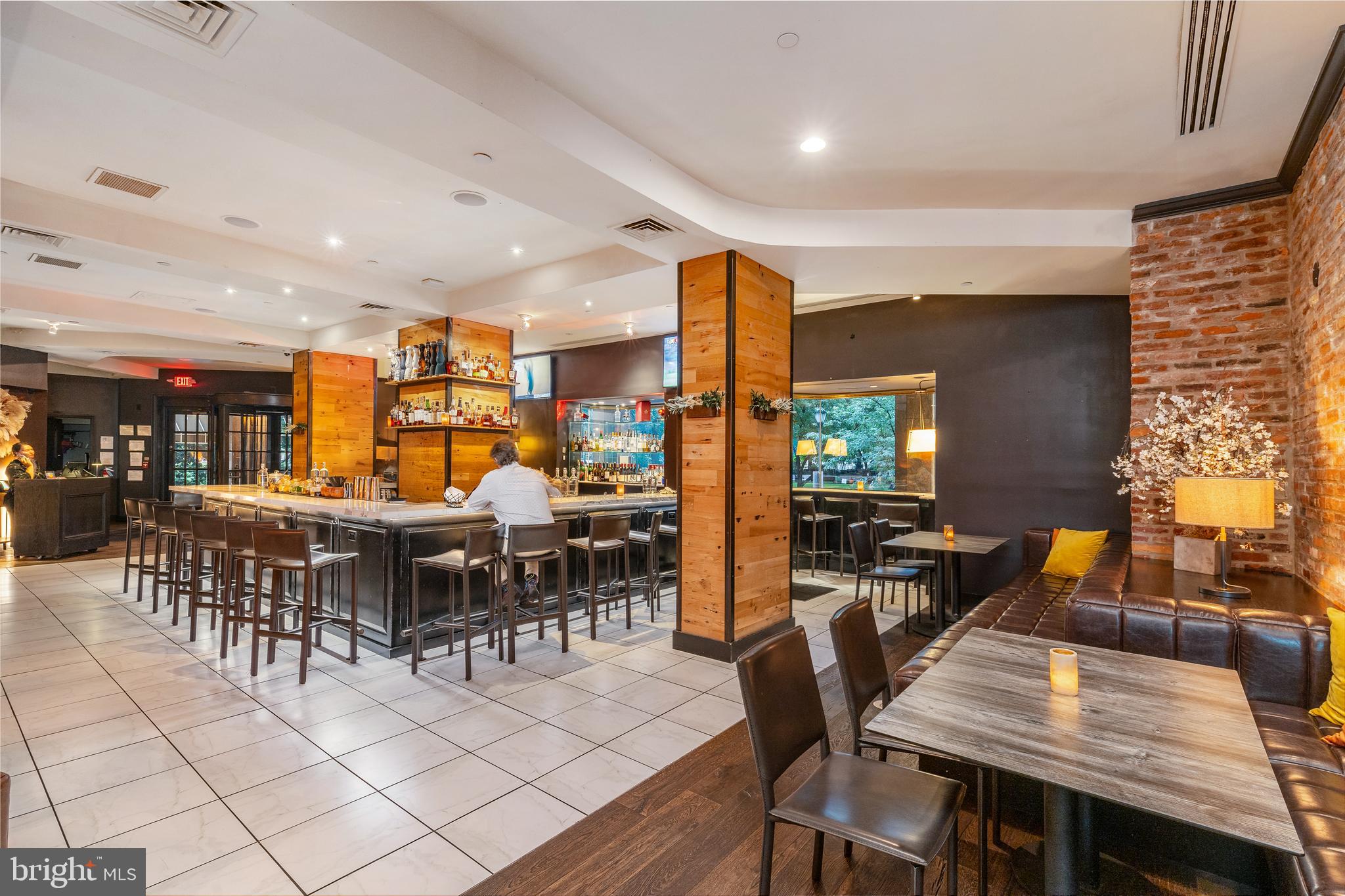 202-10 W Rittenhouse Sq #1208