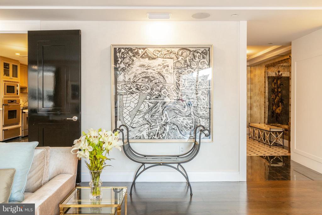 202-10 W Rittenhouse Sq #1208