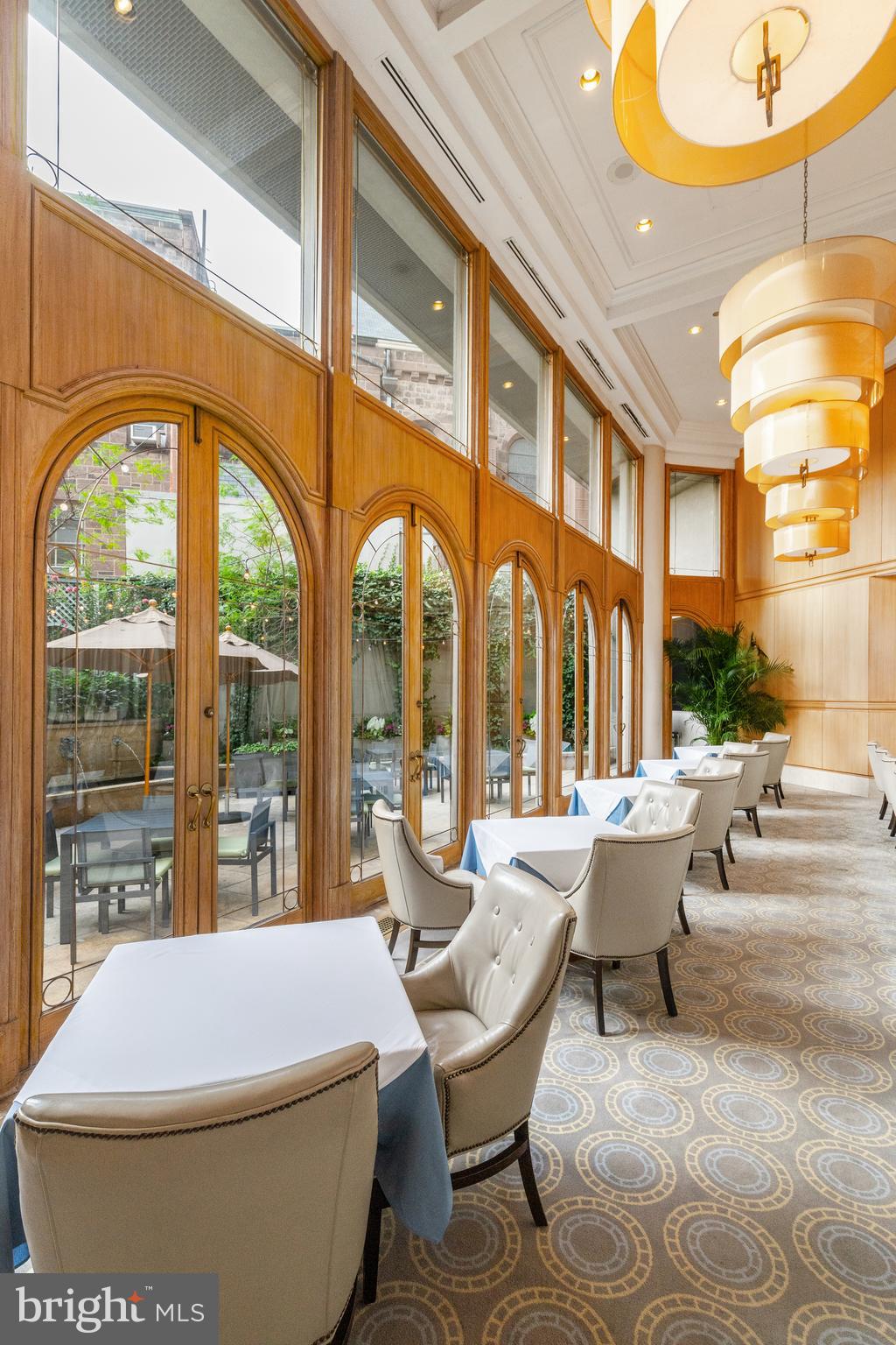 202-10 W Rittenhouse Sq #1208