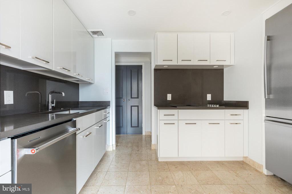 202-10 W RITTENHOUSE SQ #1108