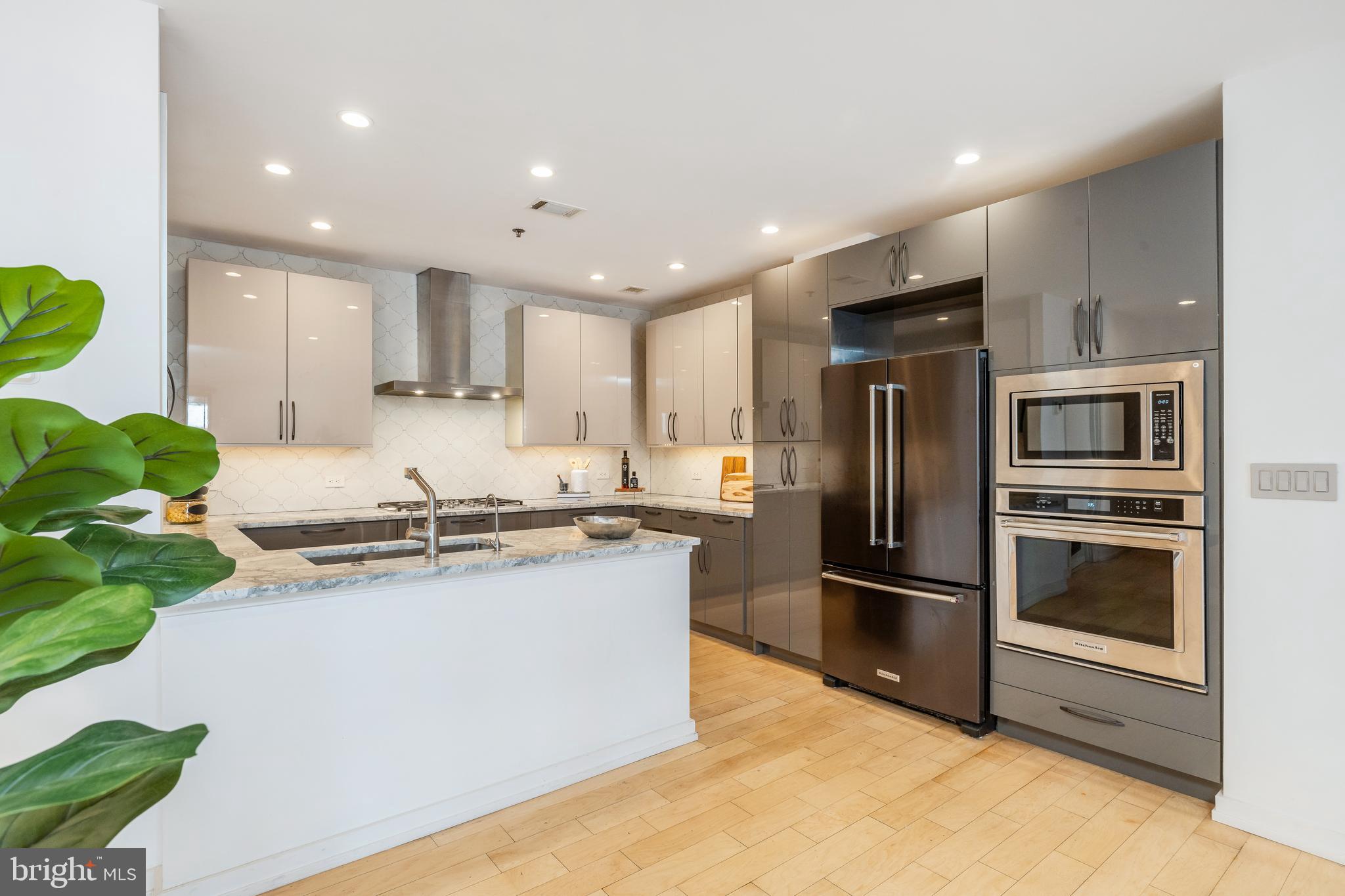 121-35 Walnut St #203