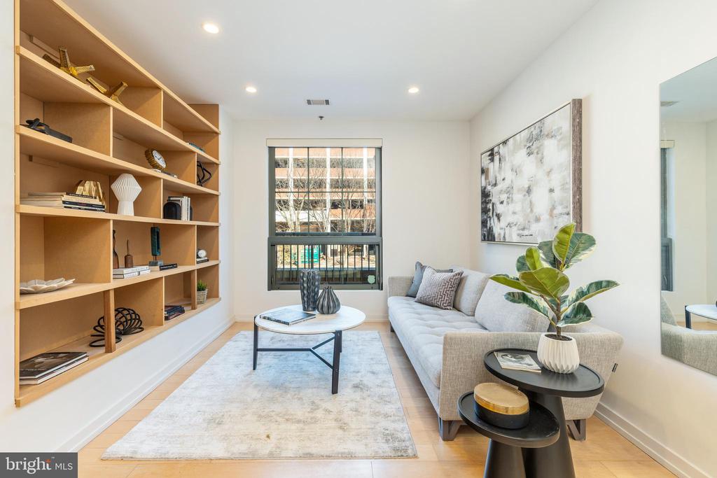 121-35 Walnut St #203