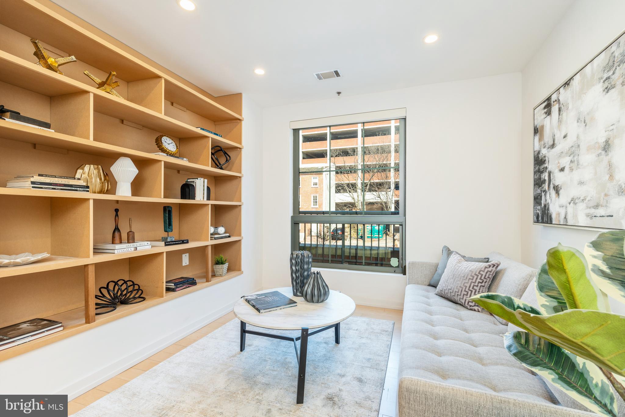 121-35 Walnut St #203