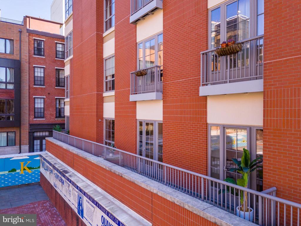 121-35 Walnut St #203