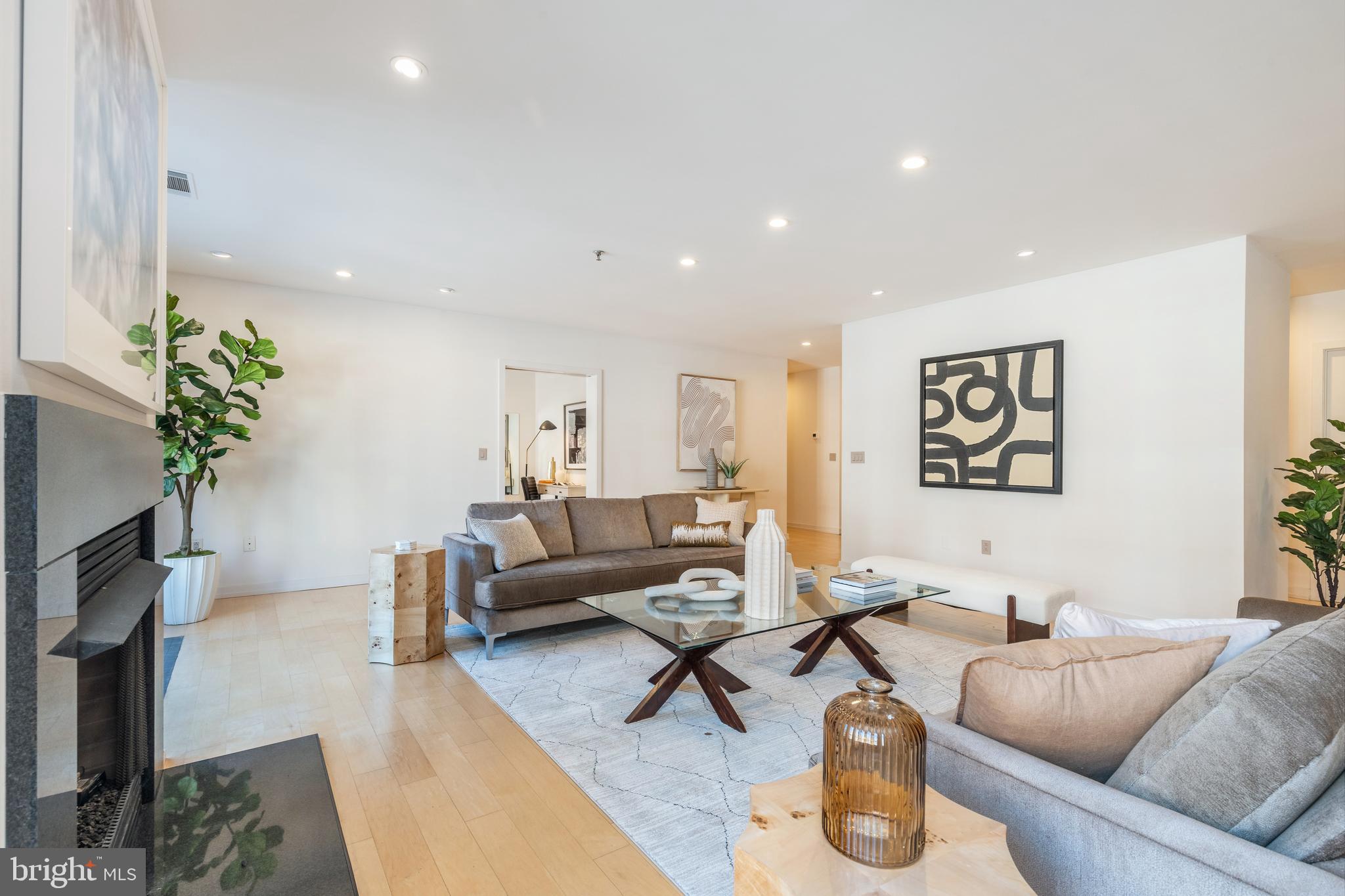 121-35 Walnut St #203