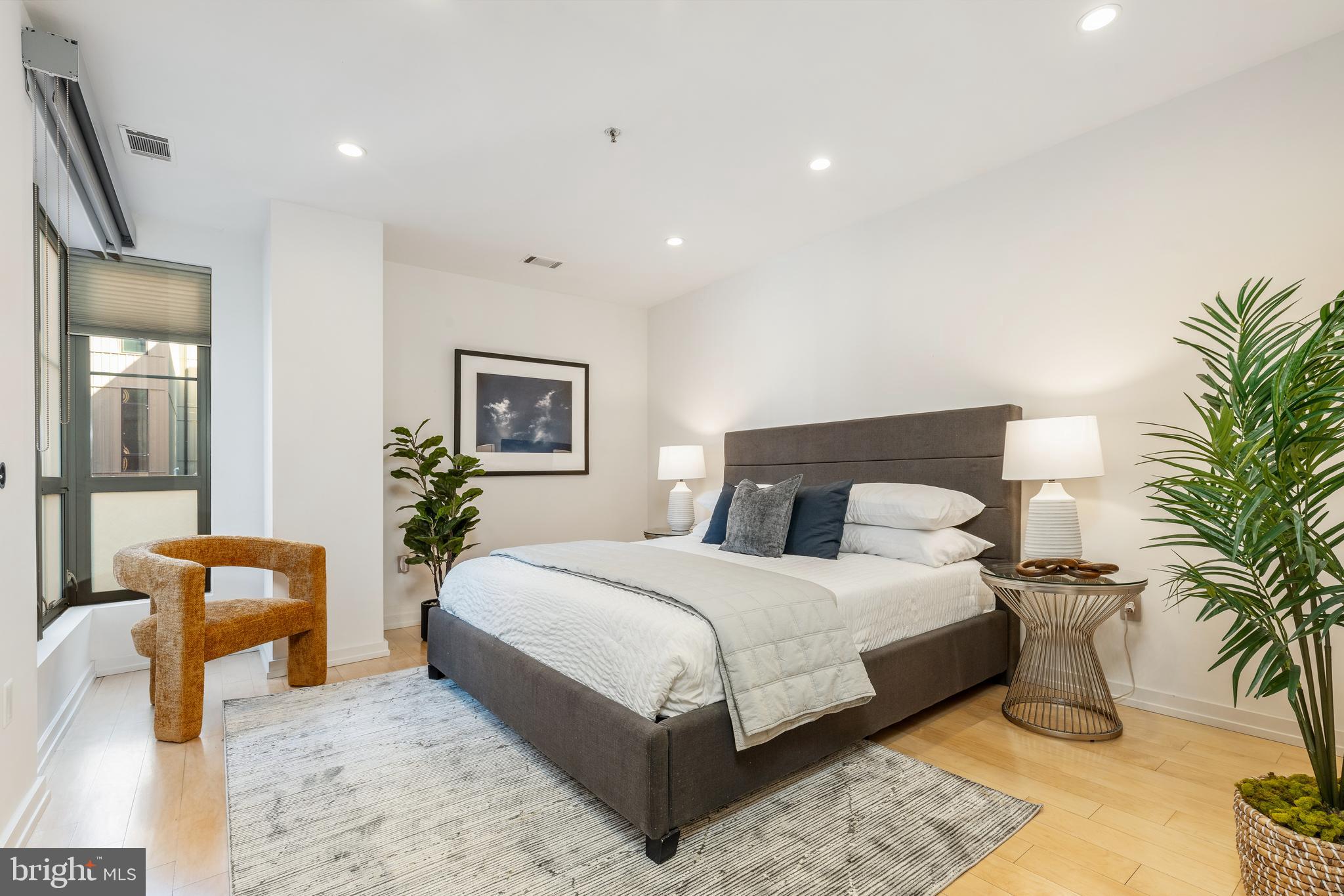 121-35 Walnut St #203
