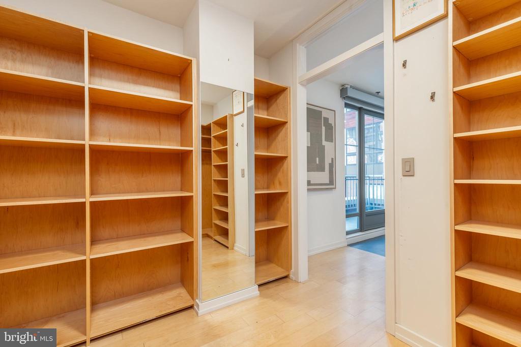121-35 Walnut St #203