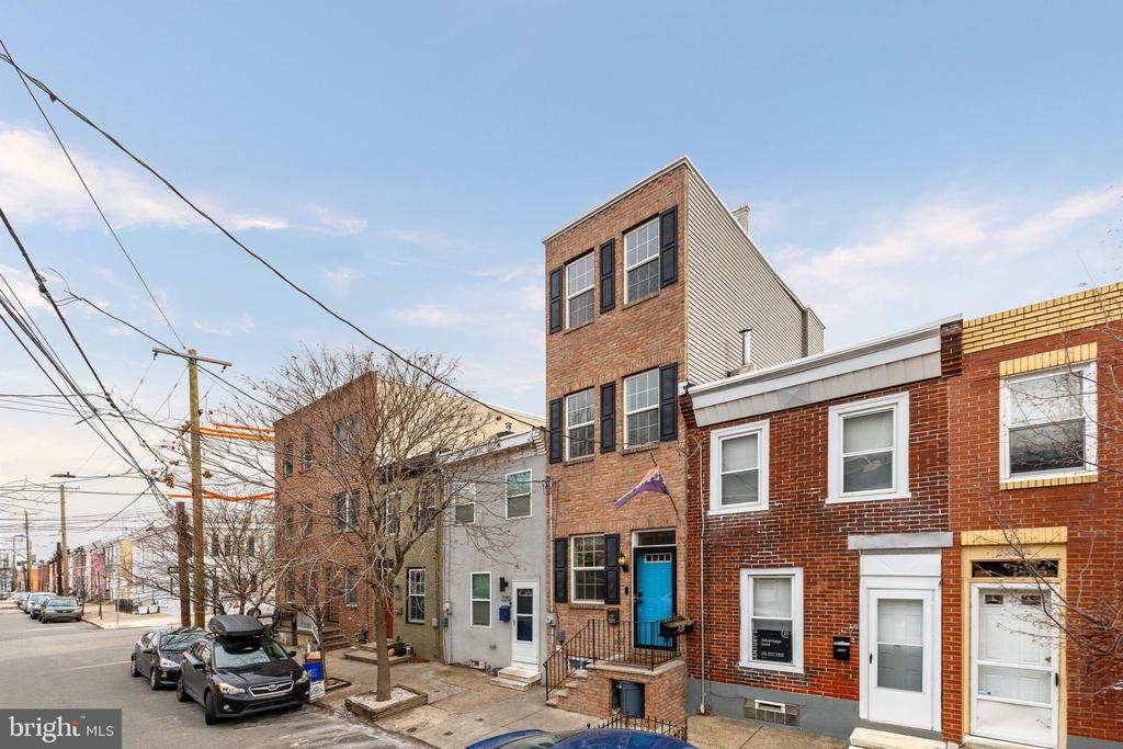 2211 Almond St