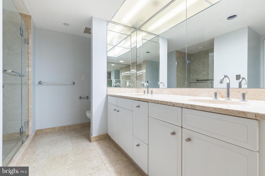 202-10 W Rittenhouse Sq #1108