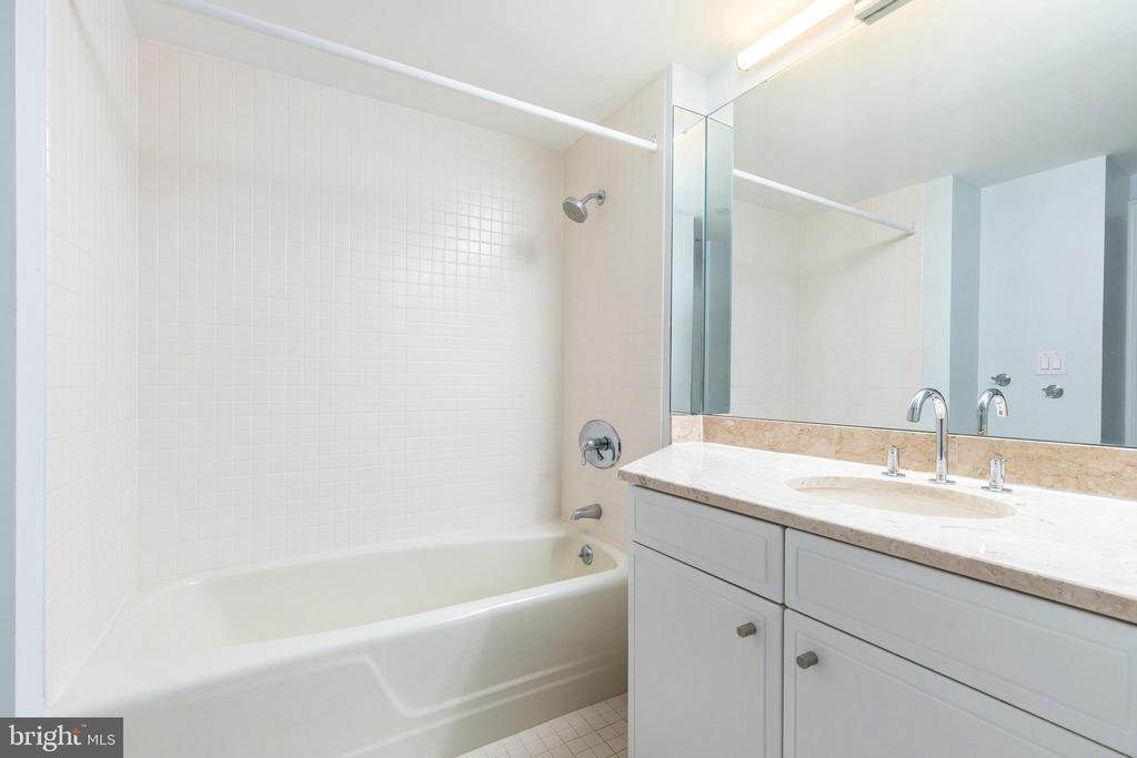 202-10 W Rittenhouse Sq #1108