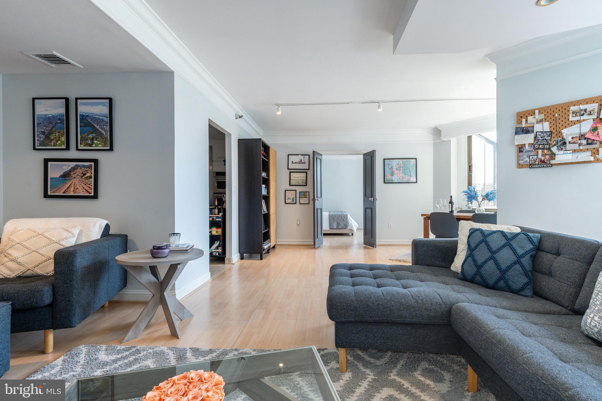 202-10 W Rittenhouse Sq #1108