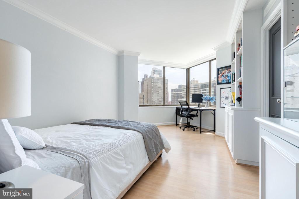 202-10 W Rittenhouse Sq #1108
