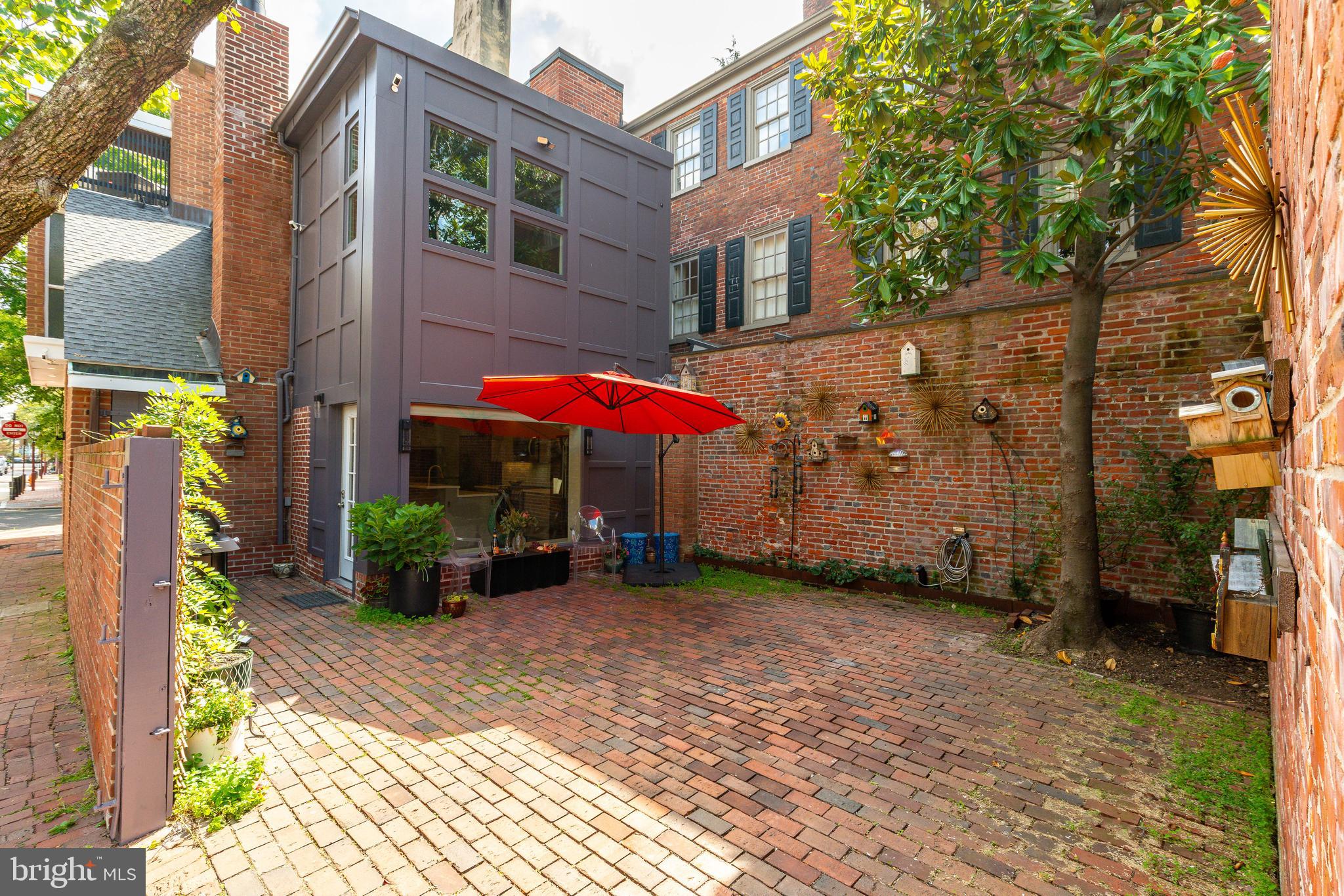 318 S 4TH STREET