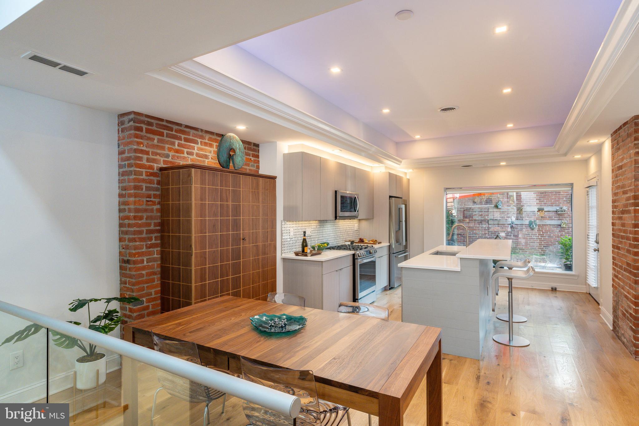 318 S 4TH STREET