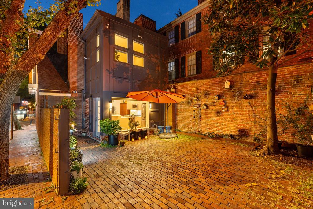 318 S 4TH STREET