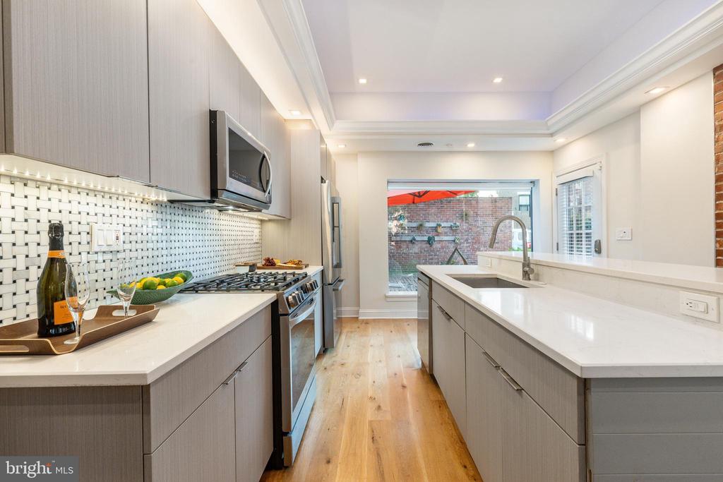 318 S 4TH STREET