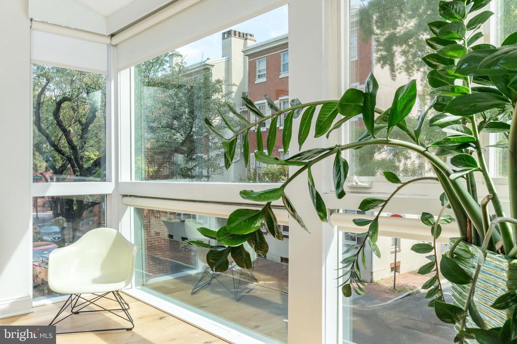 318 S 4TH STREET