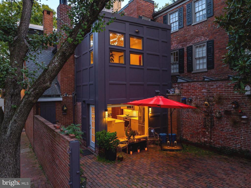 318 S 4TH STREET
