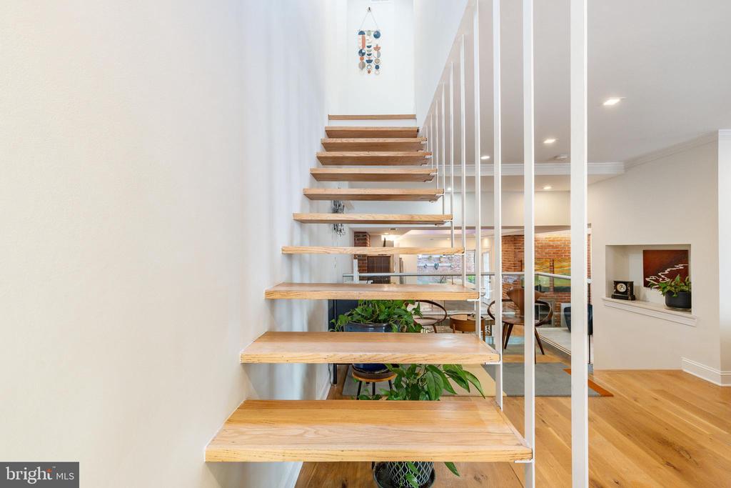 318 S 4TH STREET