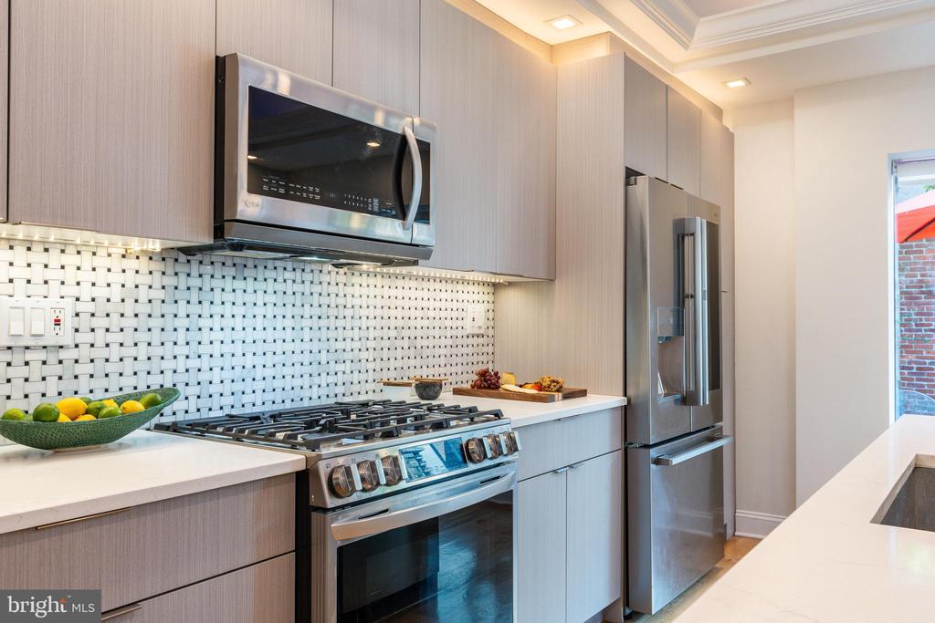 318 S 4TH STREET
