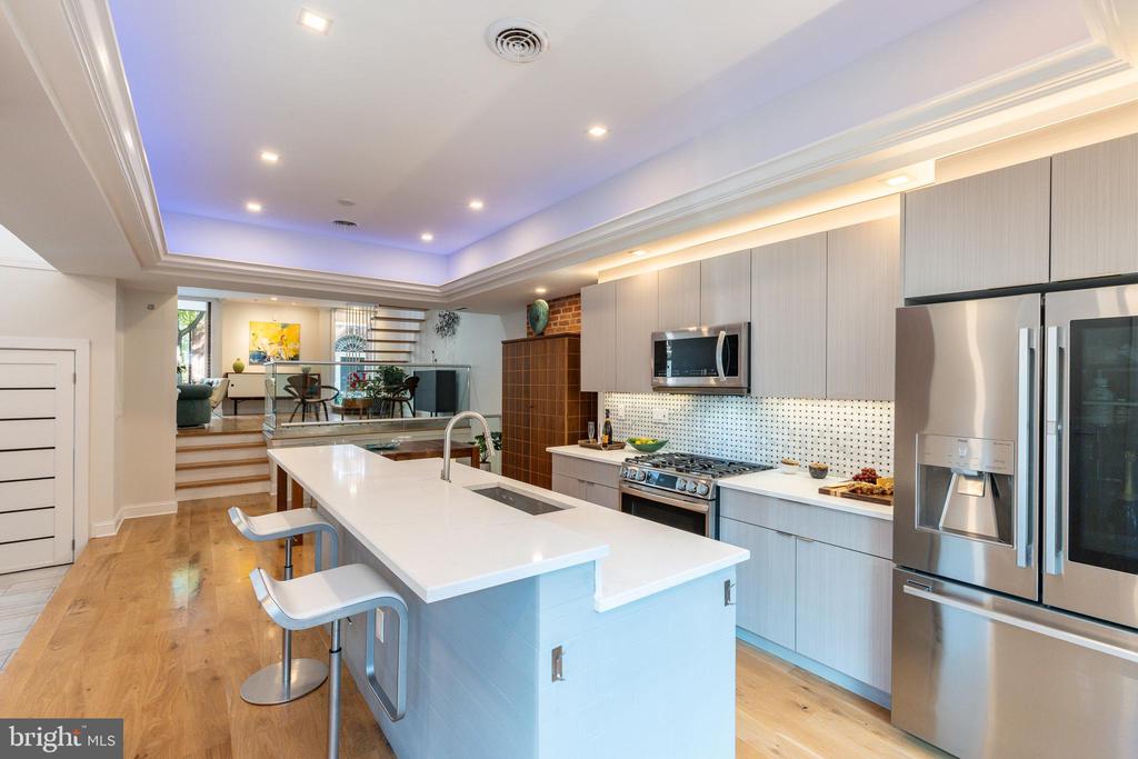 318 S 4TH STREET