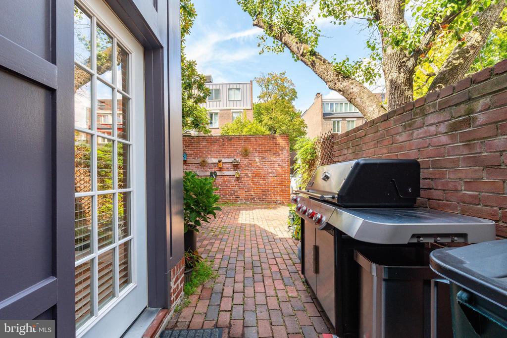318 S 4TH STREET