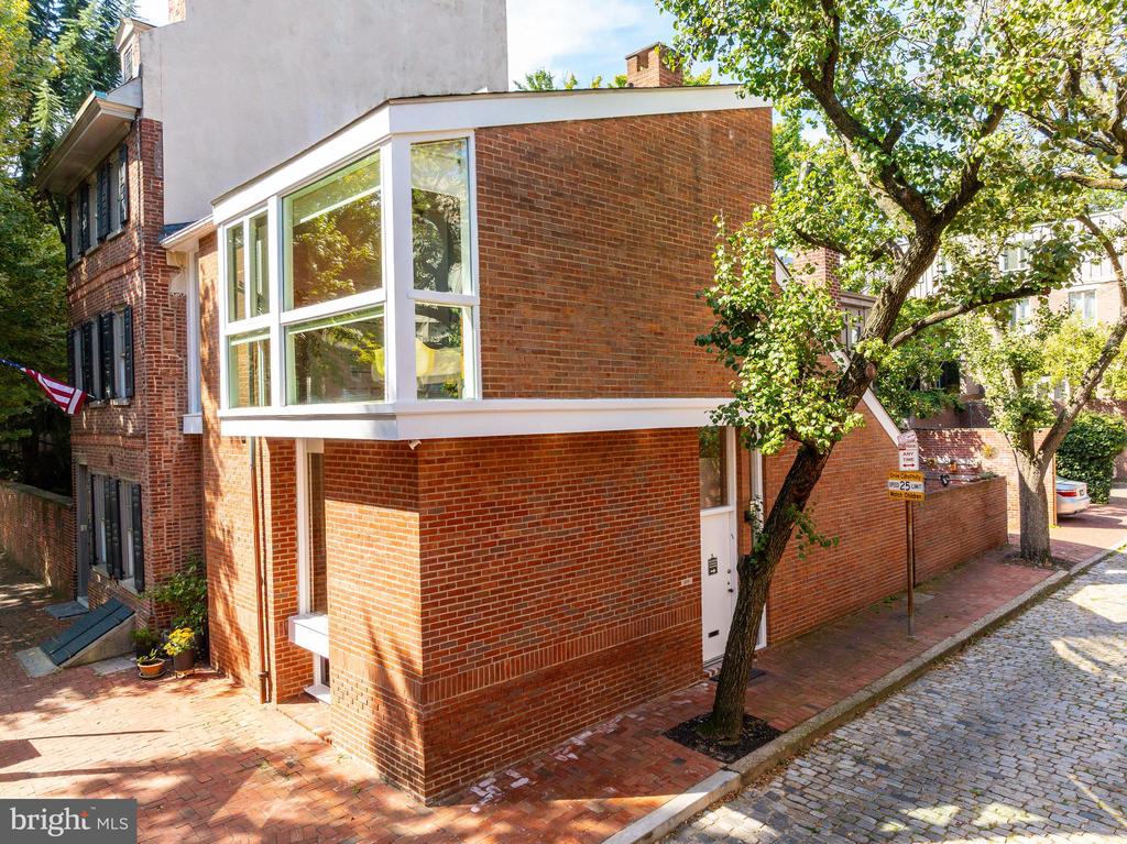 318 S 4TH STREET