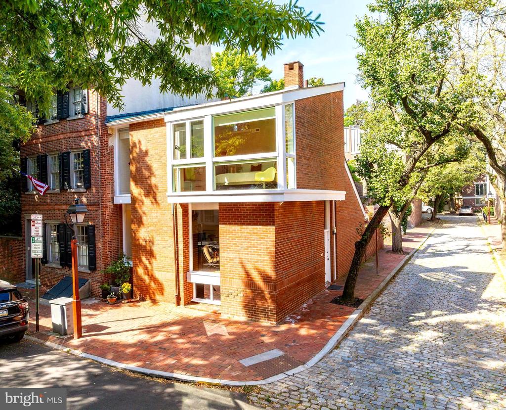318 S 4TH STREET