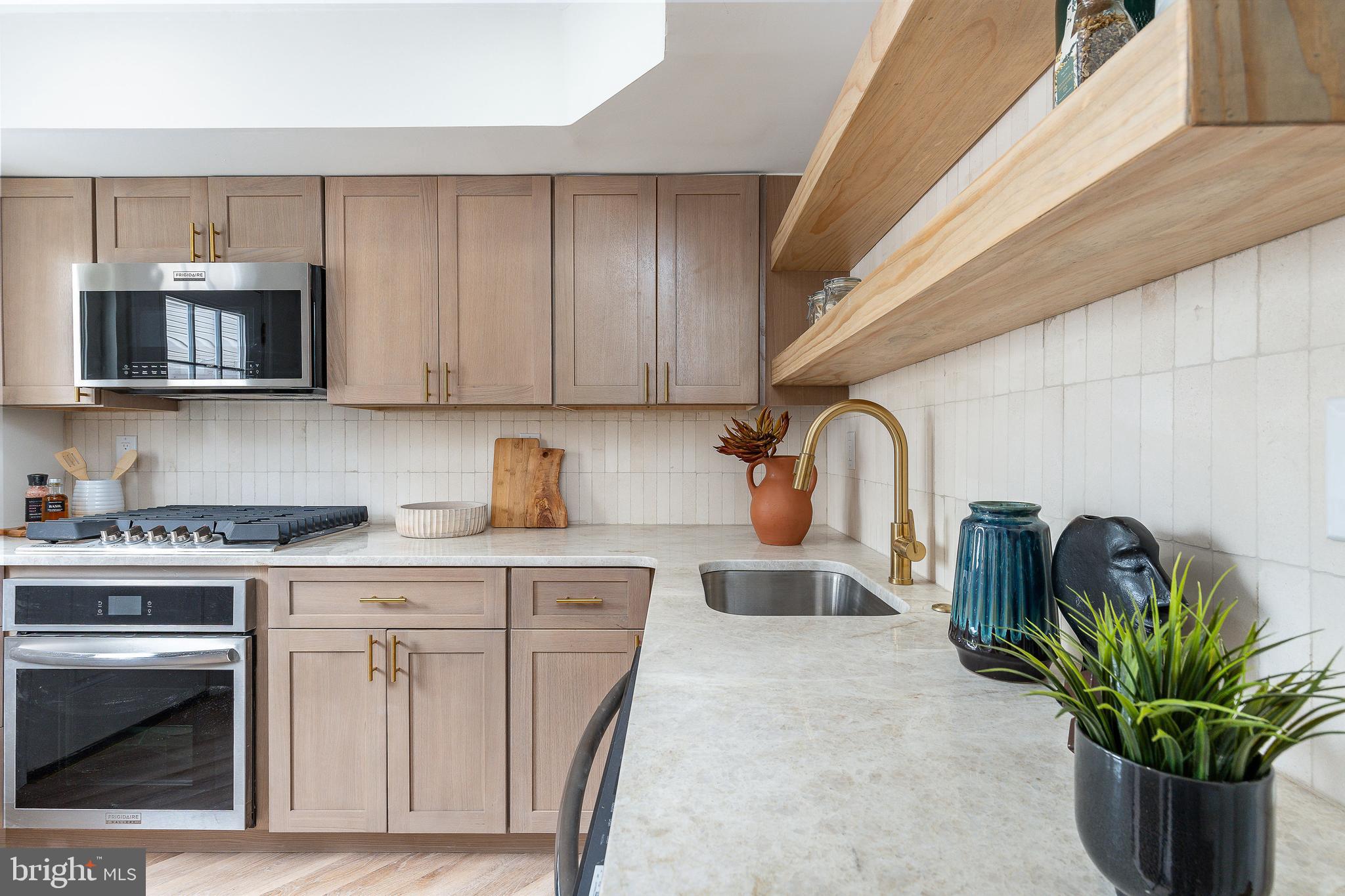 2326 GREENWICH STREET