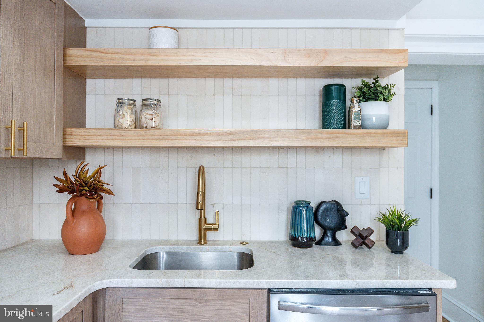 2326 GREENWICH STREET