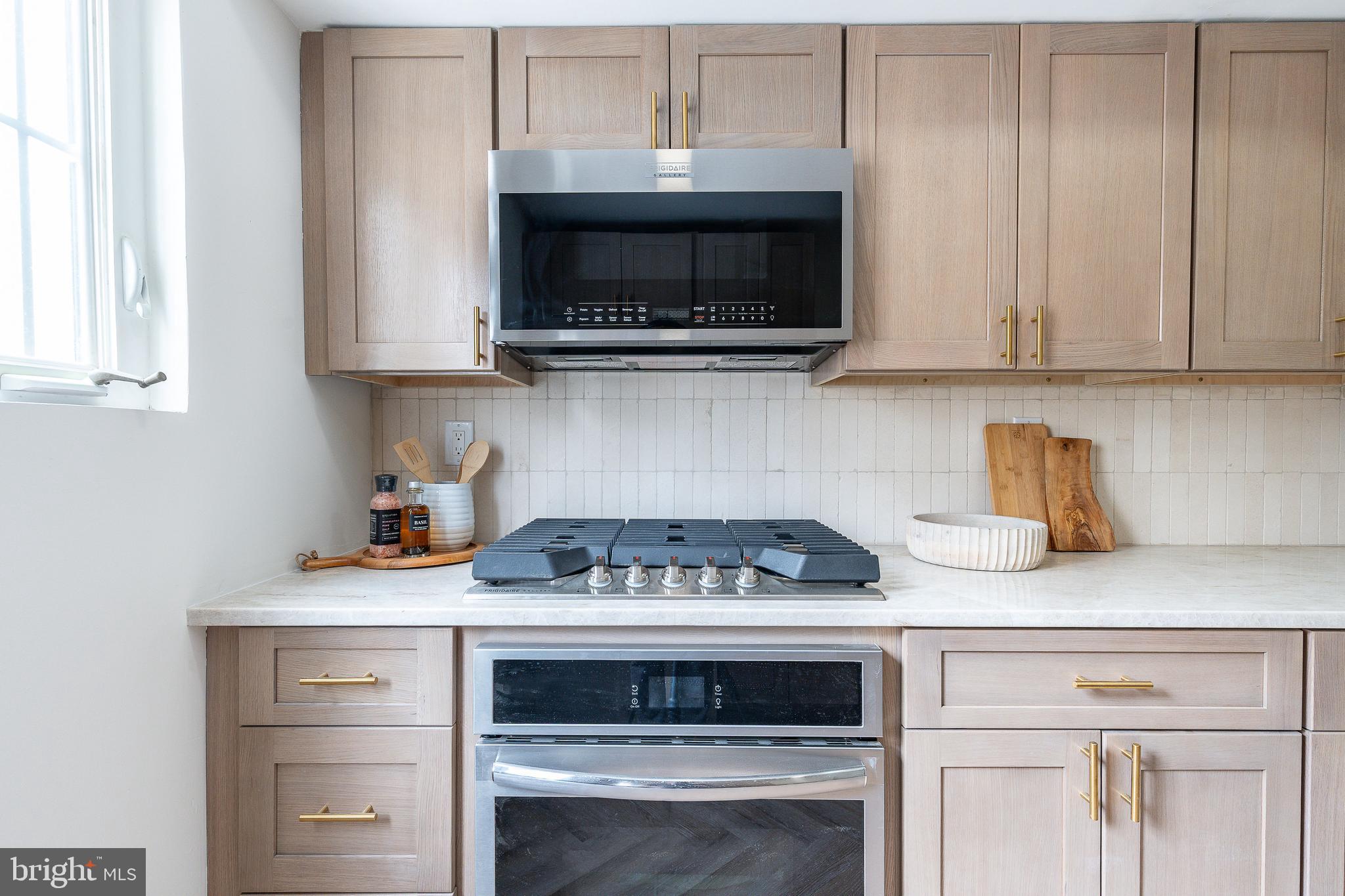 2326 GREENWICH STREET