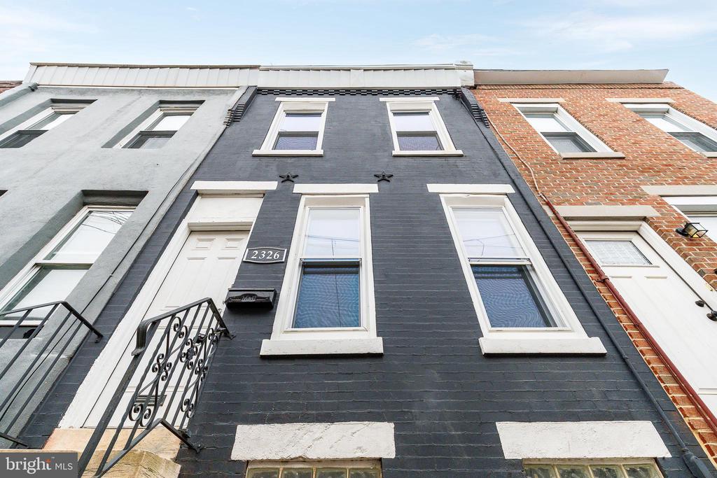 2326 GREENWICH STREET