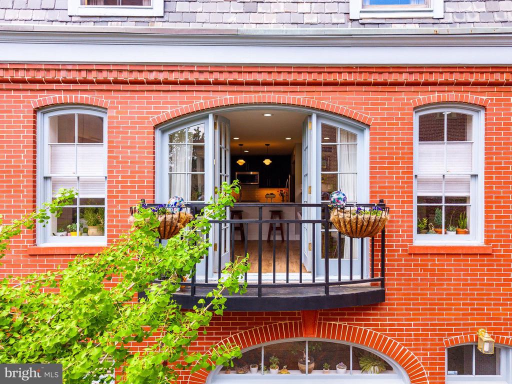 406 S VAN PELT STREET