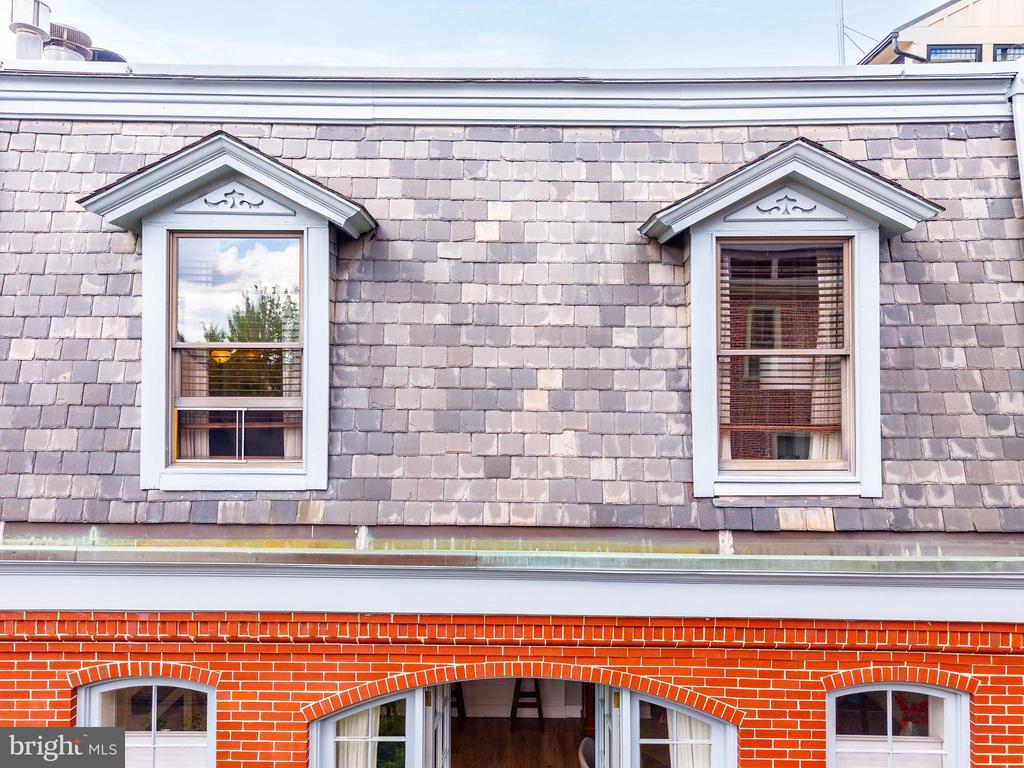 406 S VAN PELT STREET
