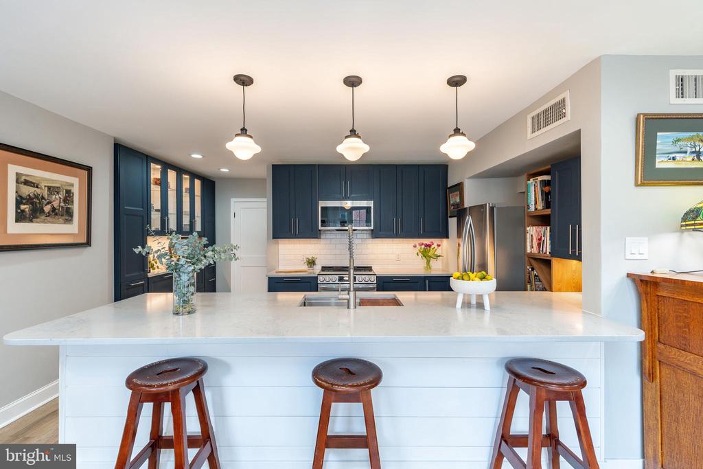 406 S VAN PELT STREET