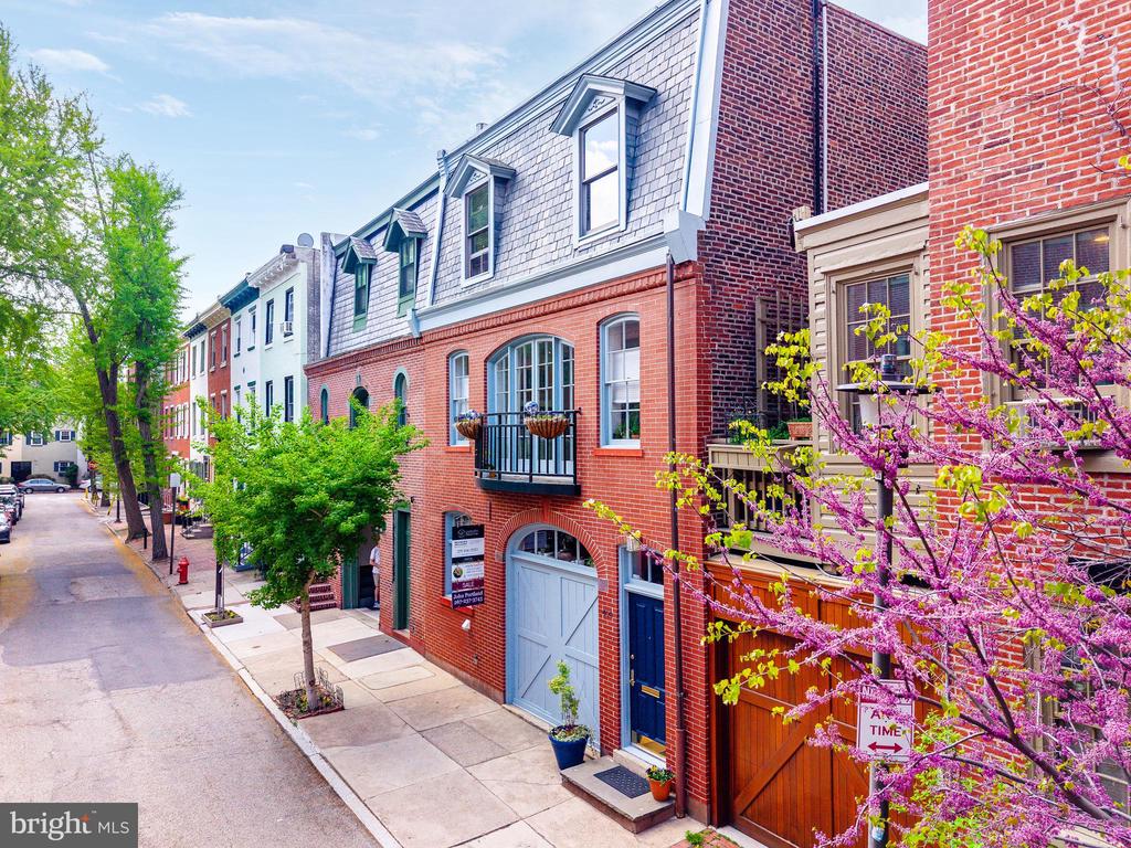 406 S VAN PELT STREET