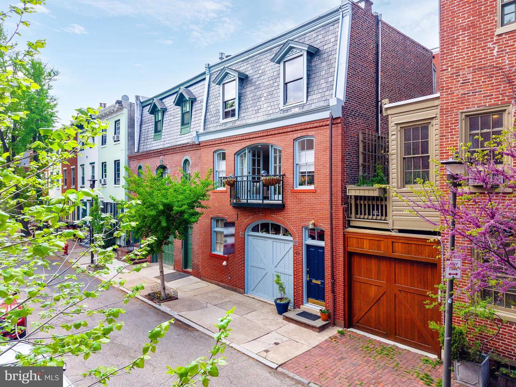 406 S VAN PELT STREET
