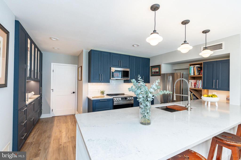 406 S VAN PELT STREET