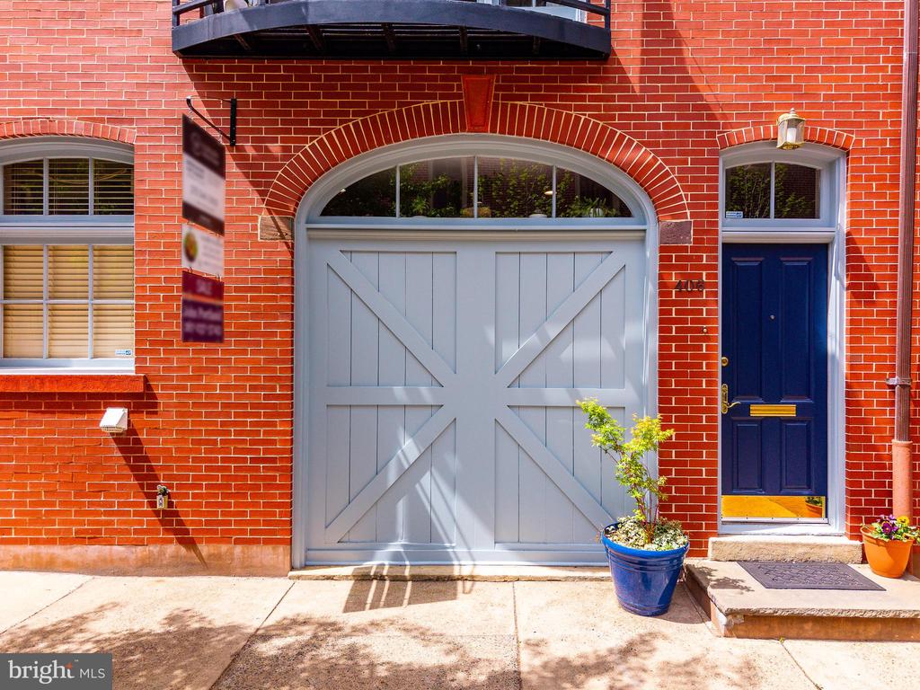 406 S VAN PELT STREET