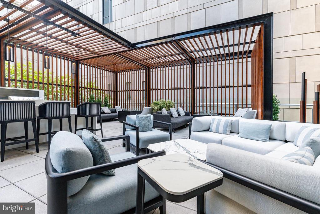 1414 S PENN SQUARE Unit: PH1B